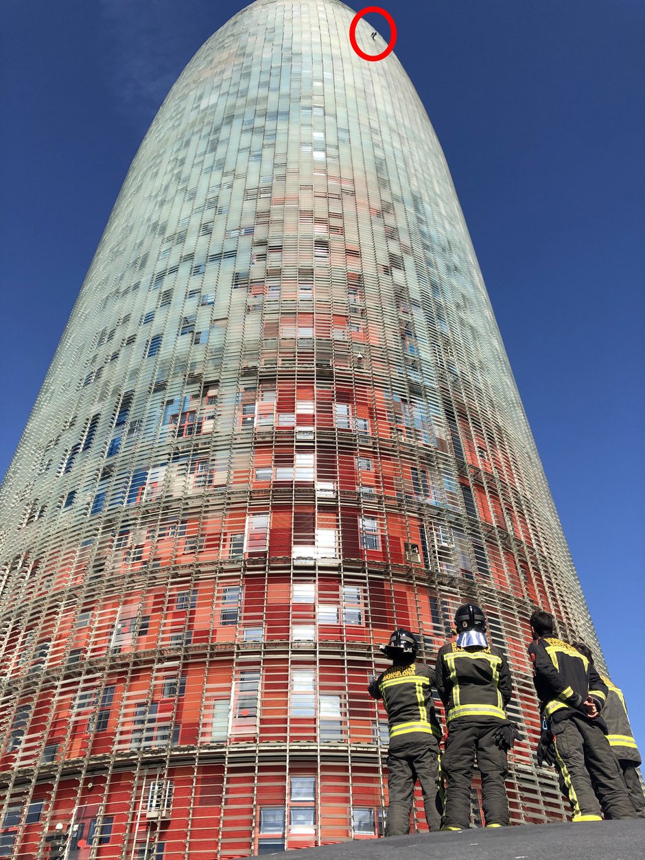SWNS_BARCA_CLIMB_17.jpg
