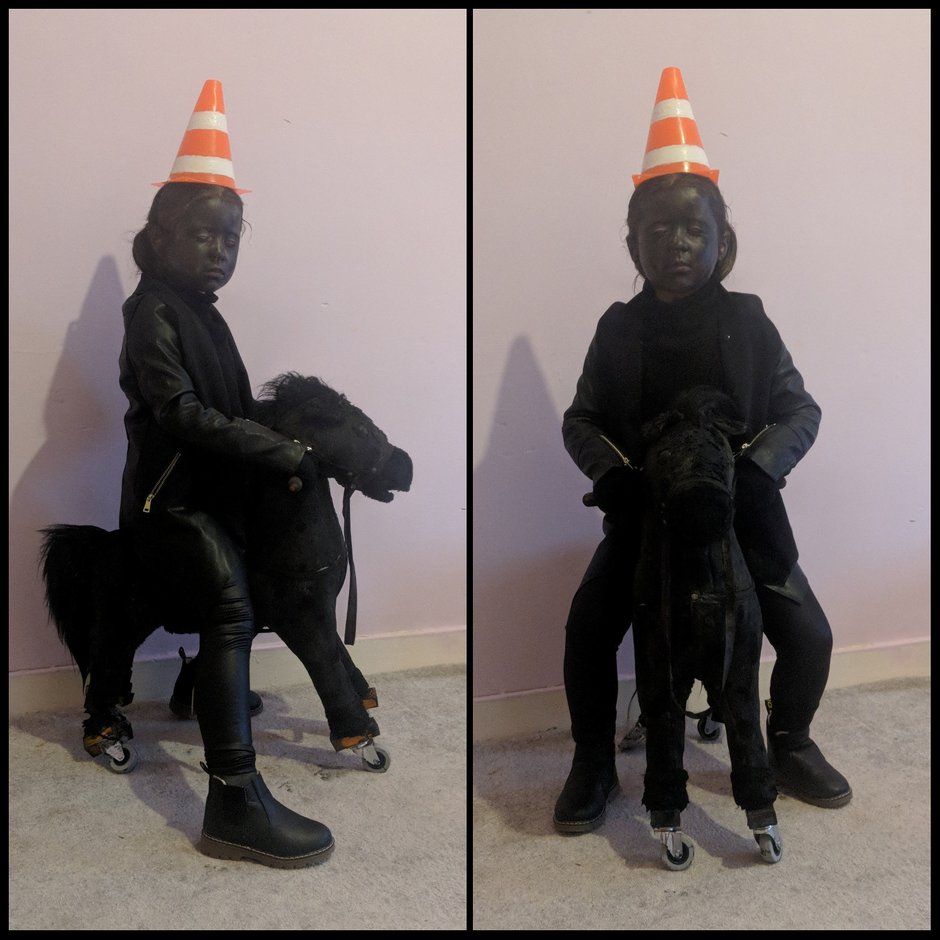 SWNS_COSTUME_QUEEN_009.jpg