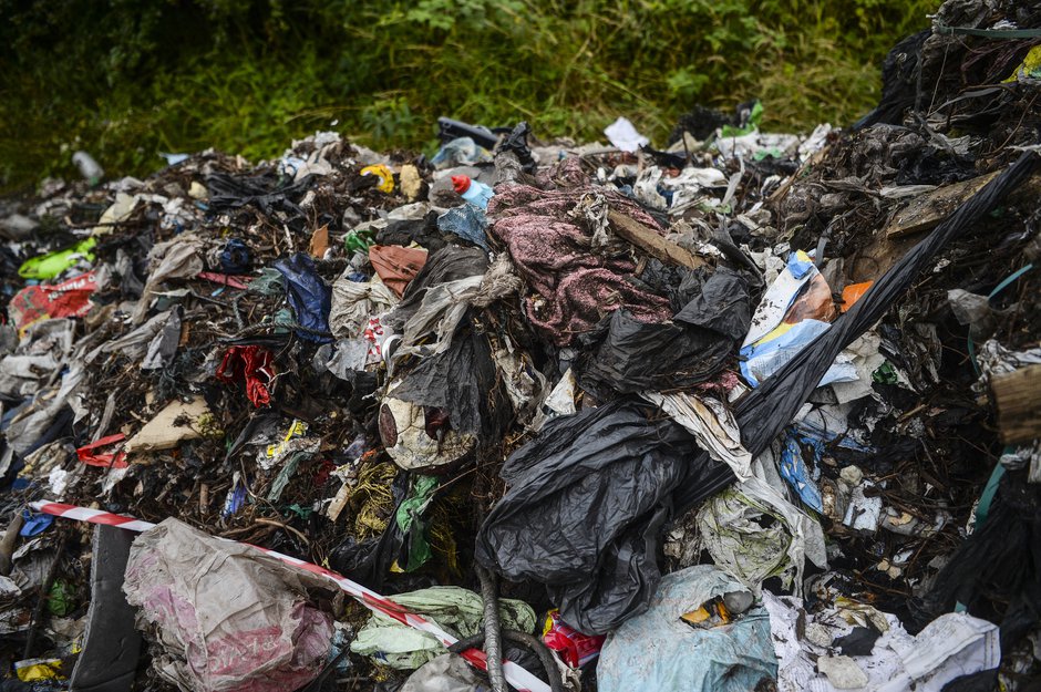 SWNS_FLYTIP_STOCKPORT_07.jpg