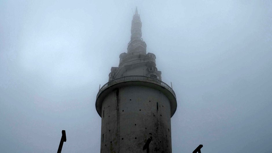 SWNS_NARROW_TOWER_001.jpg