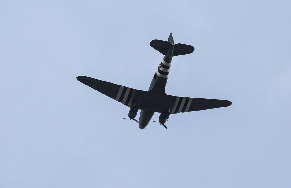 SWNS_SHEFFIELD_FLYPAST_29.jpg